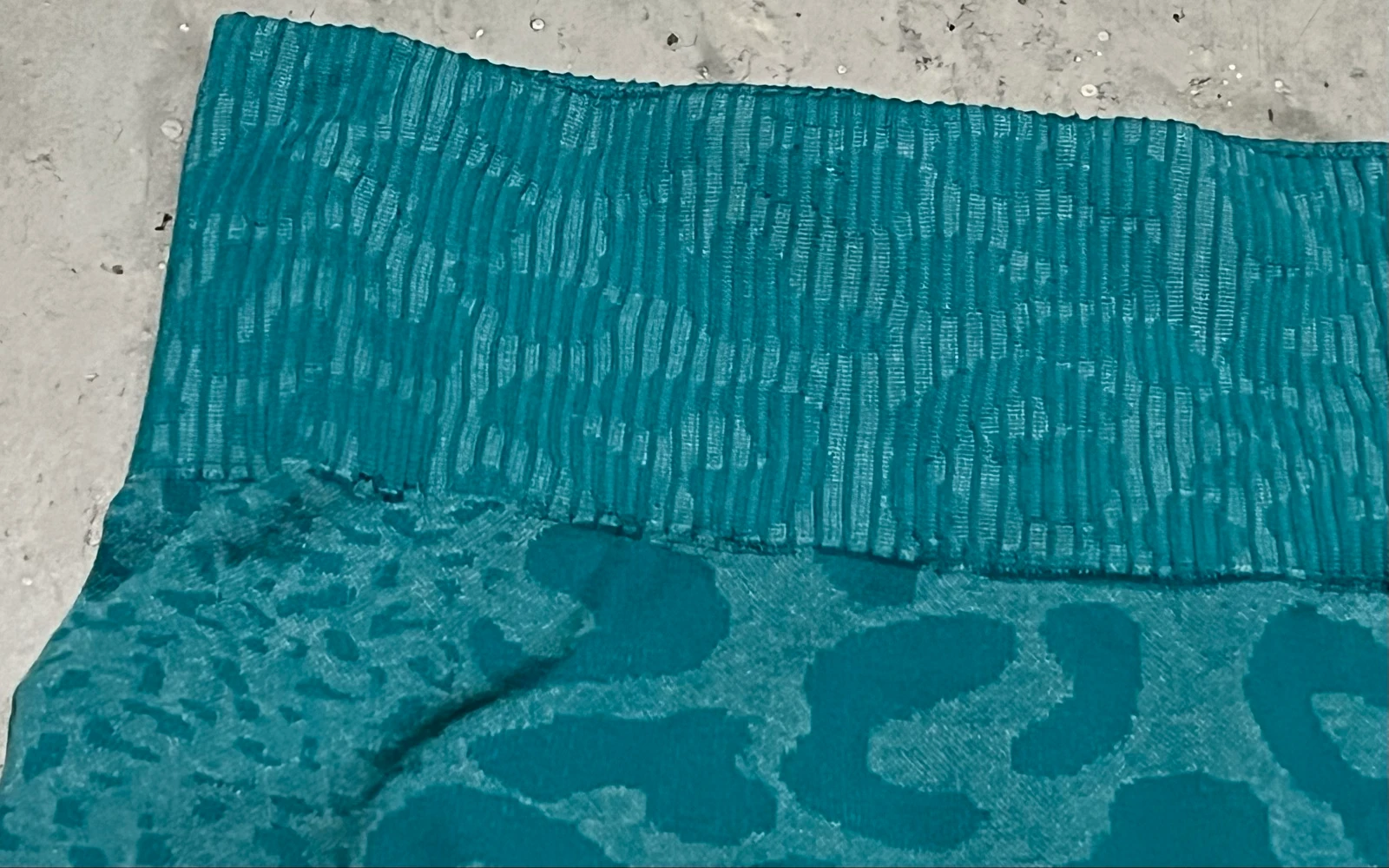 Shorts deportivos turquesa animal print  – photo 3